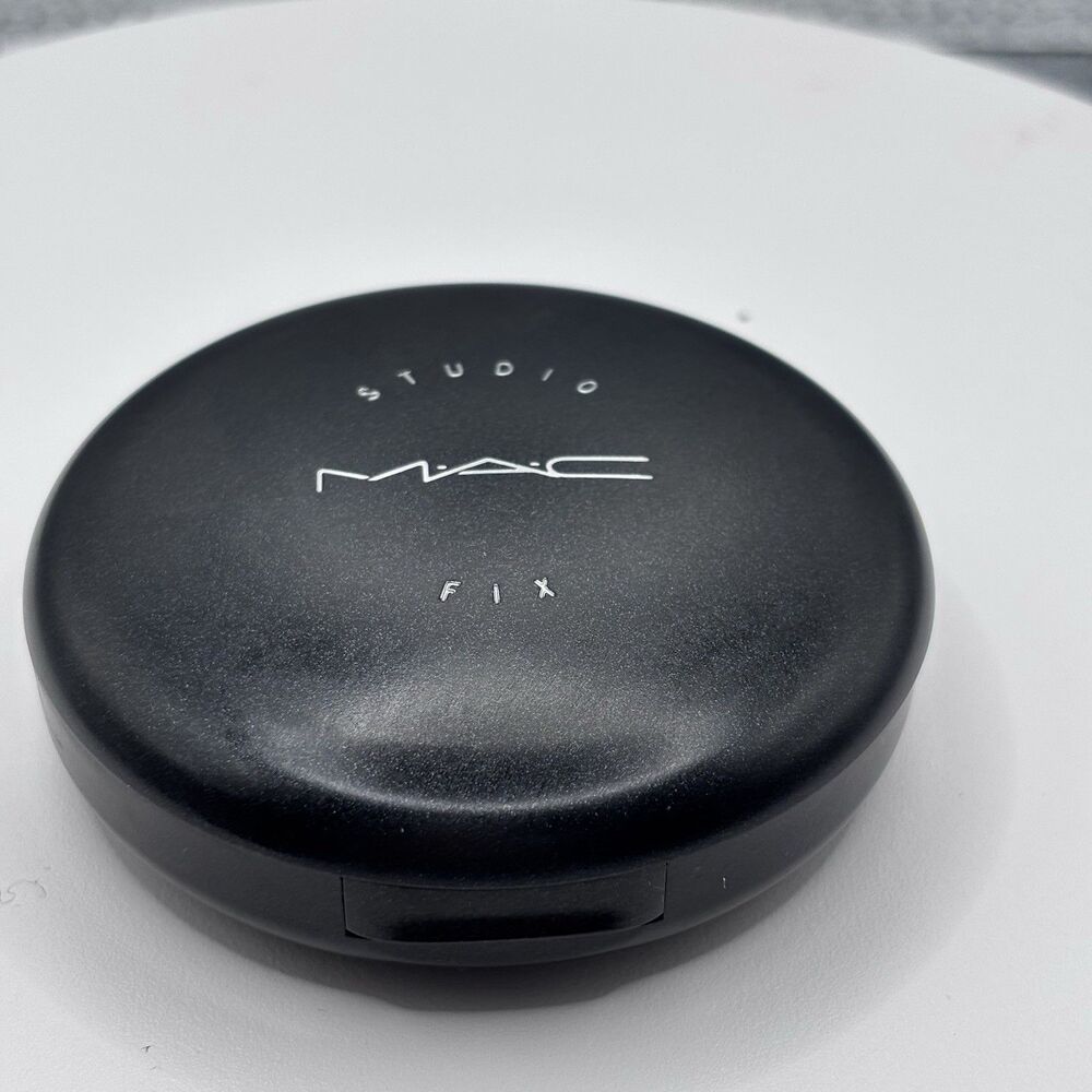 MAC STUDIO FIX POWDER PLUS FOUNDATION NW50 New, very rare and discontinued